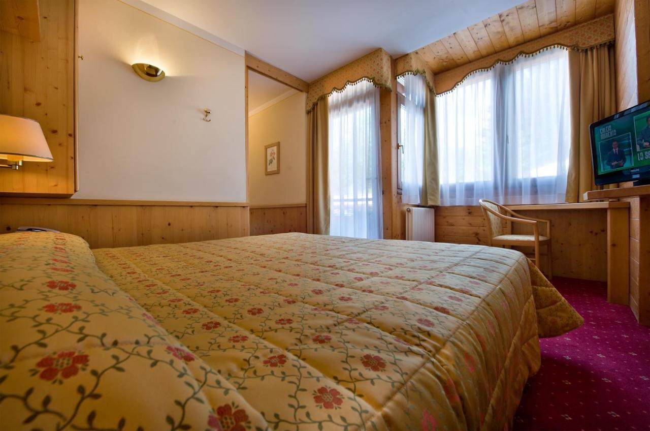 Sporthotel Rosatti Dimaro Ngoại thất bức ảnh
