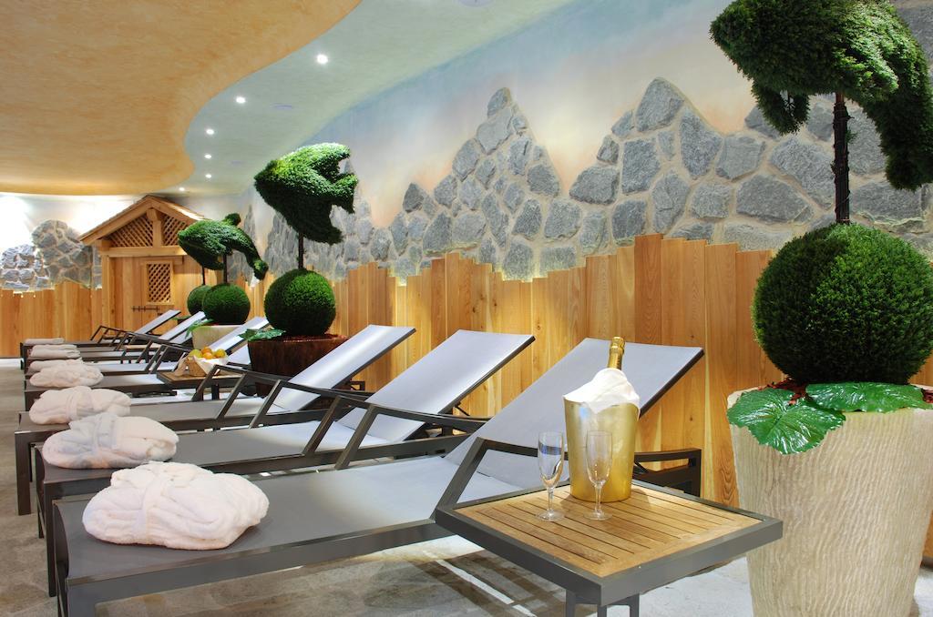 Sporthotel Rosatti Dimaro Ngoại thất bức ảnh